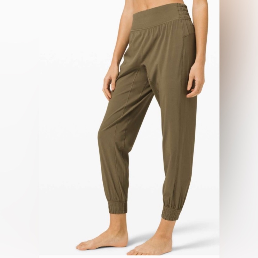 NWOT Lululemon Sun Setter Dark Green Size 12 Joggers - Picture 2 of 5